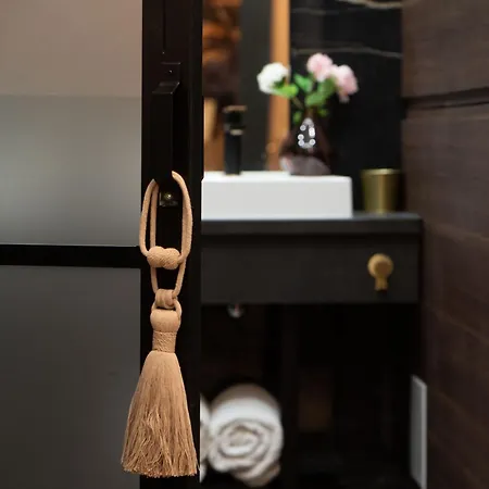 Charming Artist In Le Marais