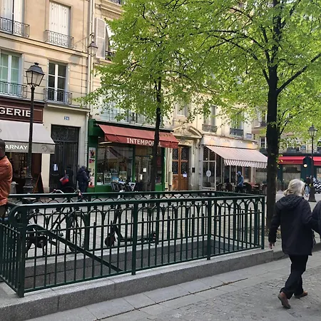 Charming Artist In Le Marais شقة *