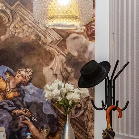 Charming Artist In Le Marais *