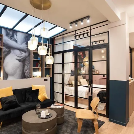 Charming Artist In Le Marais Apartment *