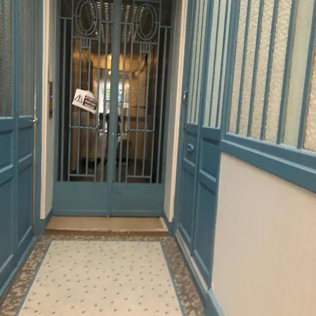 Apartment Charming Artist In Le Marais