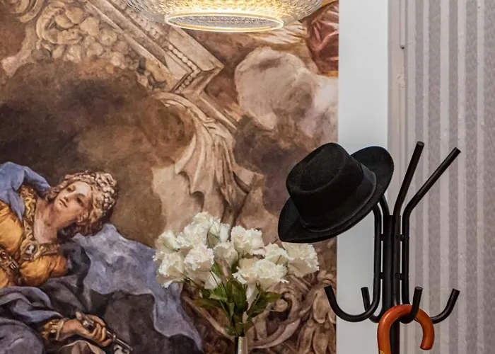 Charming Artist In Le Marais *
