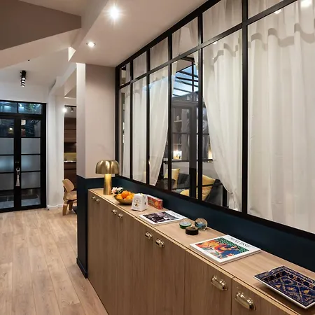 Charming Artist In Le Marais * パリ