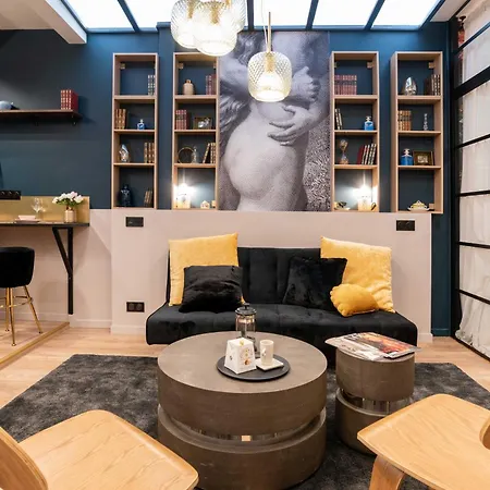 Charming Artist In Le Marais Apartment